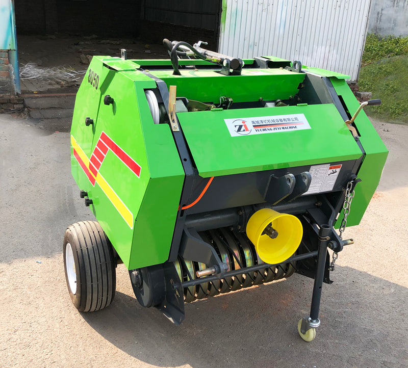 Rotopressa compatta AgriDolomiti Rollbaler 8050