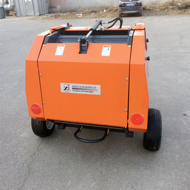 Rotopressa compatta AgriDolomiti Rollbaler 8070
