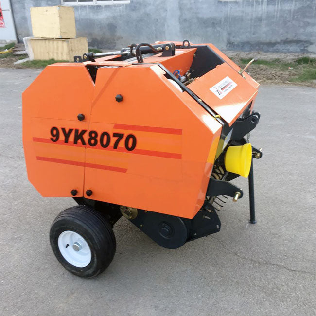 Rotopressa compatta AgriDolomiti Rollbaler 8070