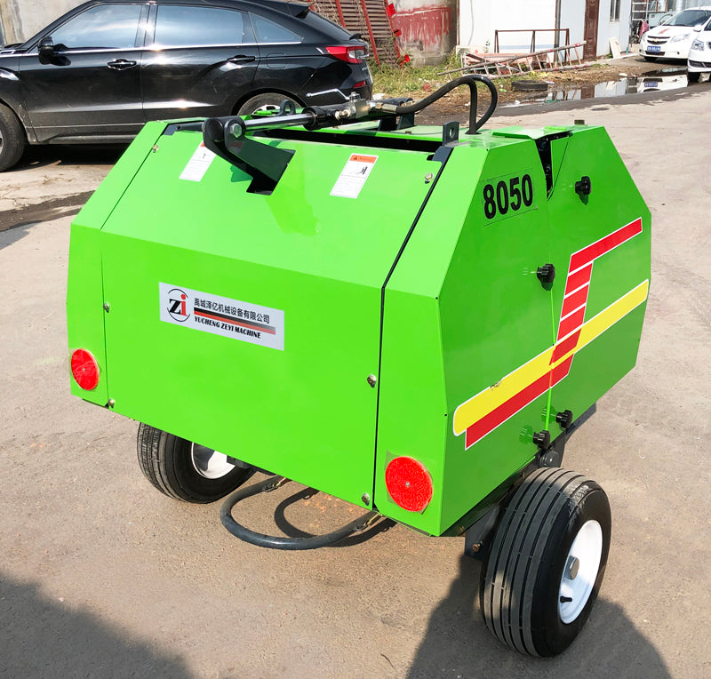 Rotopressa compatta AgriDolomiti Rollbaler 8050