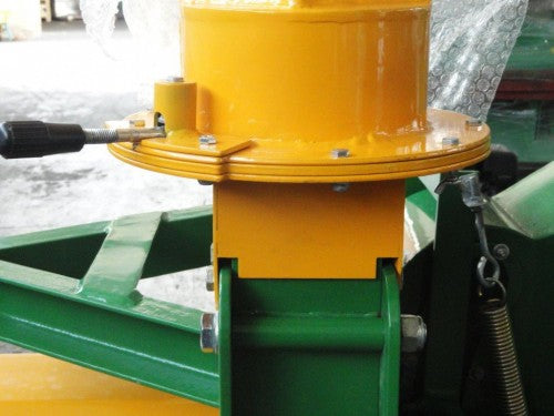 Cippatrice a impianto idraulico indipendente marca GEO modello ECO 17H